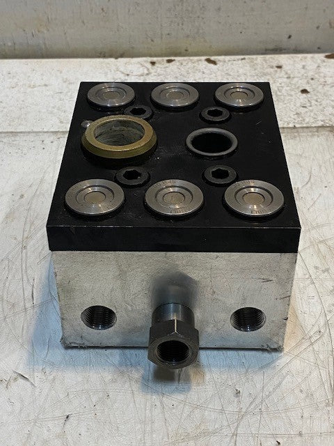 Staubli SPH 08 Hydraulic Manifold Block 5-1/4" Long 4-1/4" Wide 3" Tall
