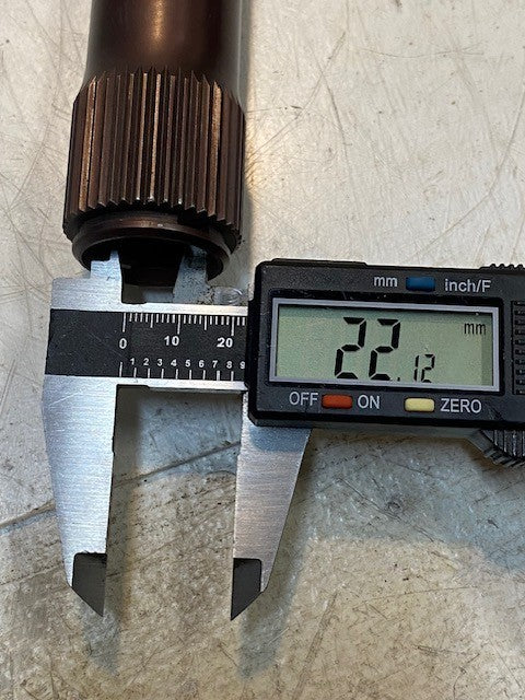 Floater Axle P/N 102913/NC, S/N 18368-305, 26-1/2" L 42-Spline 34mm OD 22mm ID