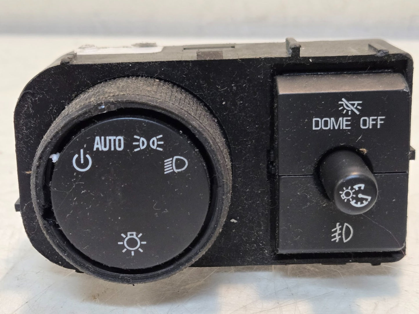 2 Quantity of Headlight Switches for GM 25858705 | 2585870533030929 (2 Qty)