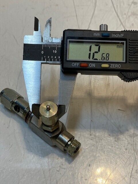 Lincoln High Pressure Control Valve Oil Injector 3-1/8" L 14mm End 13mm Mid 11mm