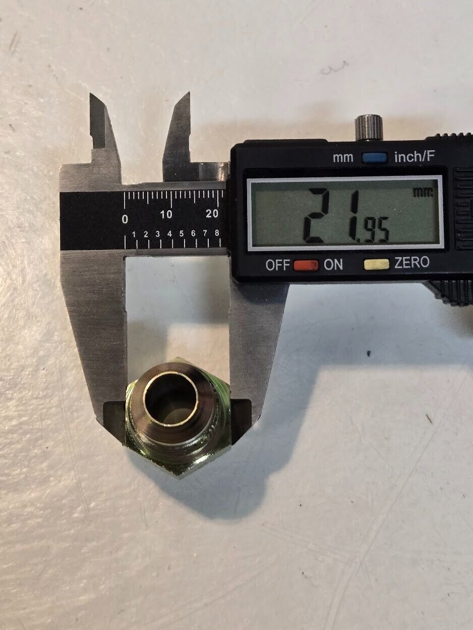 8 Quantity of Parker 8F40MXS 05-II 17 Triple-Lok 37 Flare Fittings (8 Quantity)