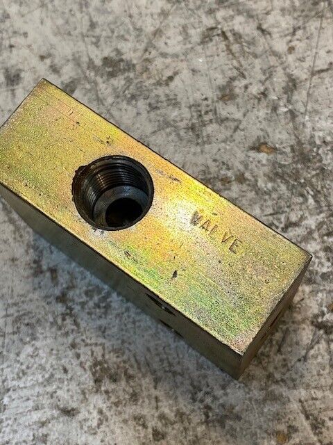 Hydraulic Pilot Valve Manifold Block 830677 3-1/2" Long 2-1/2" Wide 1-1/4" Thick