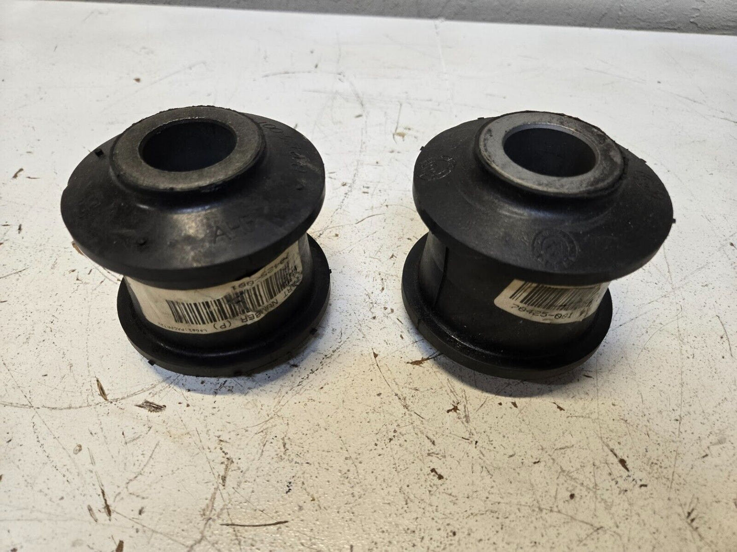 2 Quantity of Hendrickson Pivot Bushings 70425-001 (2 Quantity)