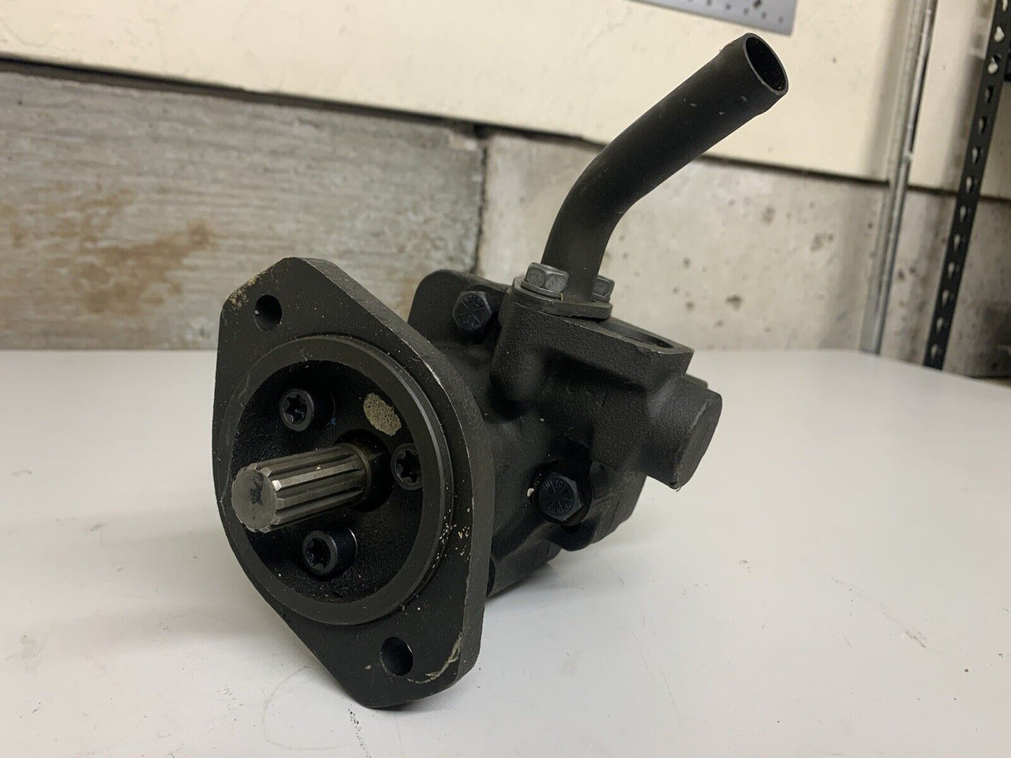 Freightliner 681-466-1901 Left Hand Rotation Pump