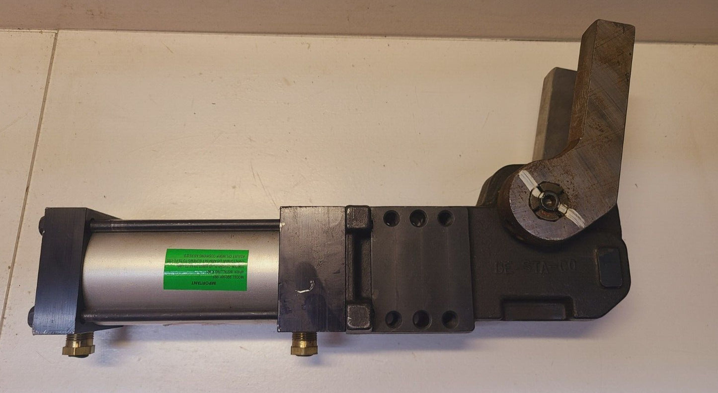 DE-STA-CO Pneumatic Heavy Duty Action Clamp 893-D  | 893132