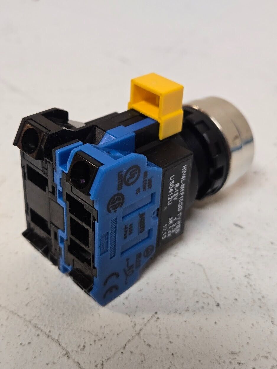 Idec Pushbutton Switch HW4L-M1F10QD | R-12V | U50412U | 543270 | HW-F10