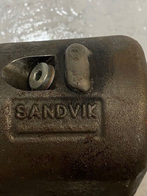 SANDVICK PICK HOLDER EC 35/30 65696535000 ROCK MINING ATTACHMENT