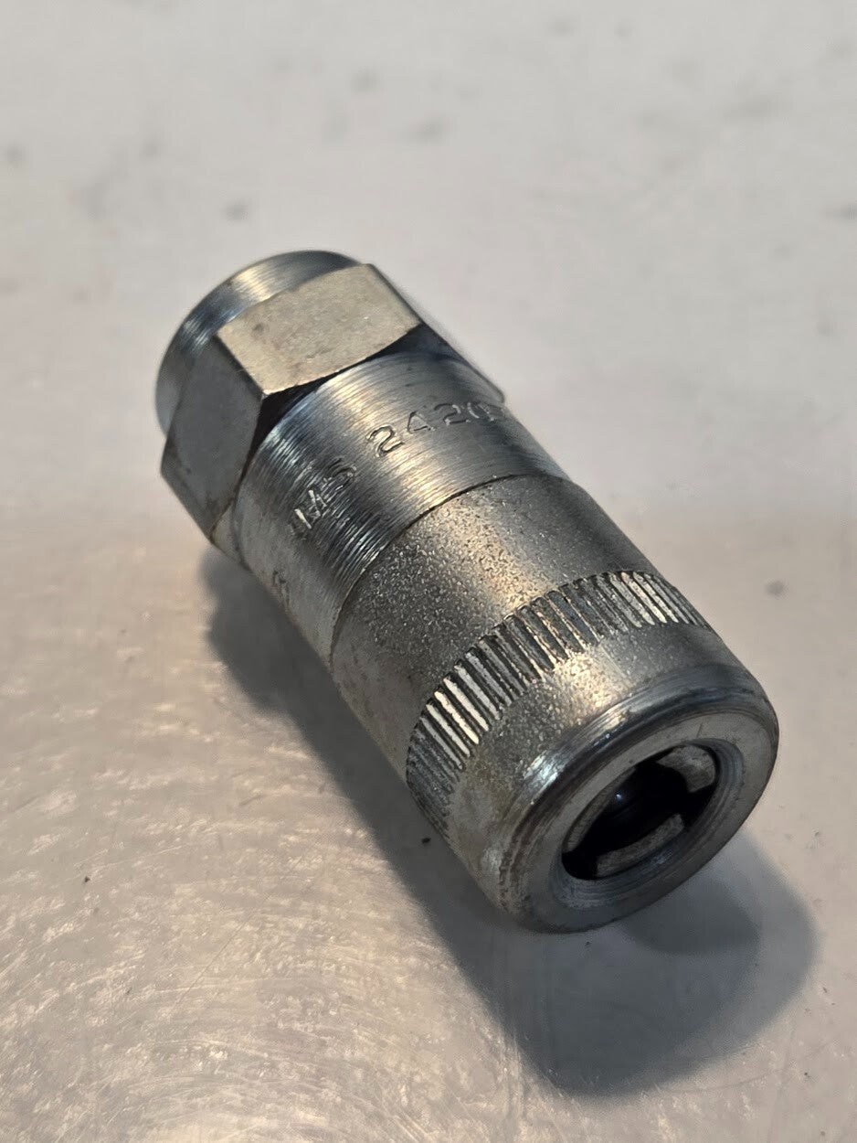 8 Quantity of Alemite 6304-B 1/8" FNPT Hydraulic Couplers MS 24207-2 (8 Qty)