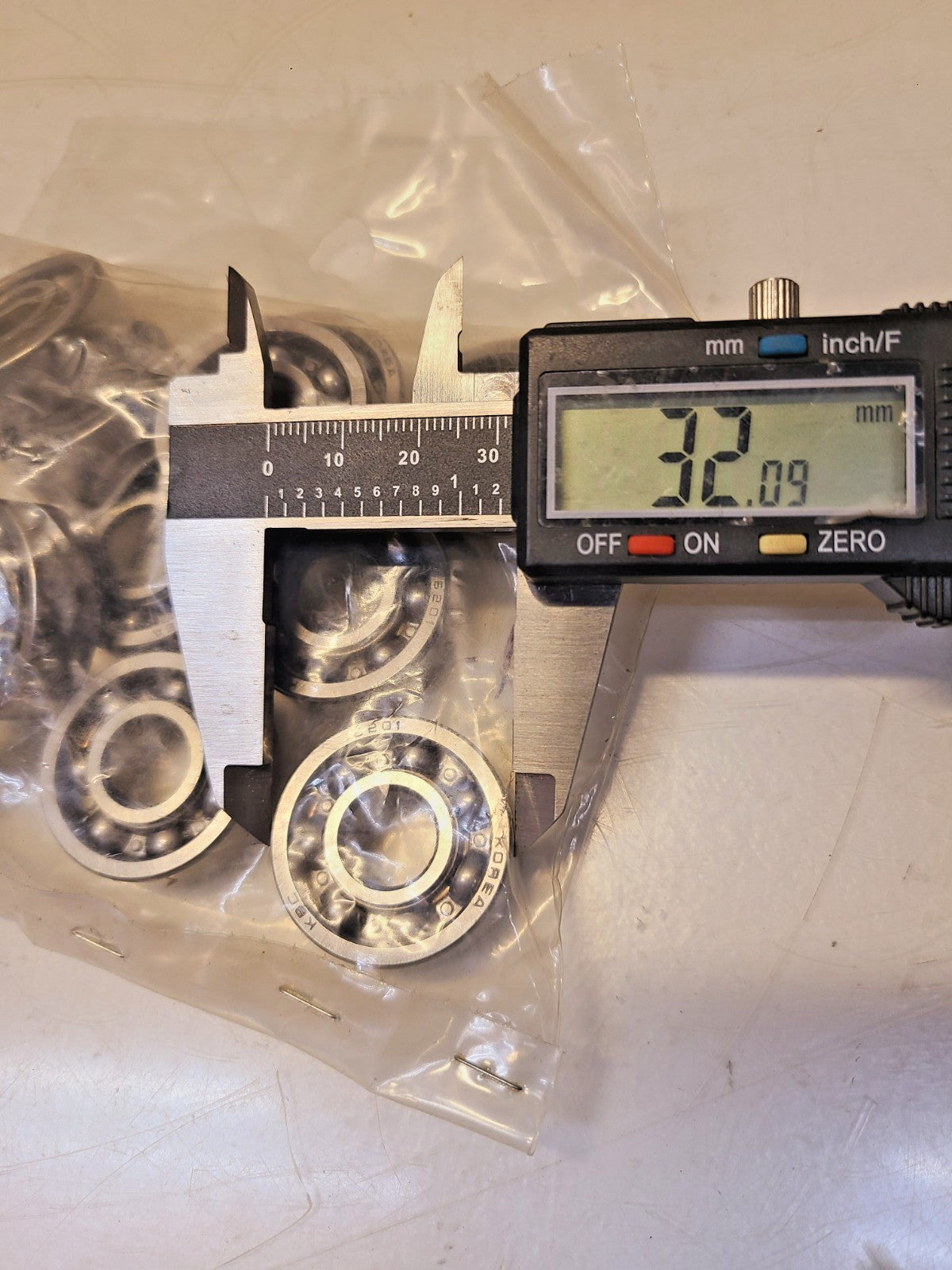11 Quantity of KBC Bearings Part Number 6201 (11 Qty)