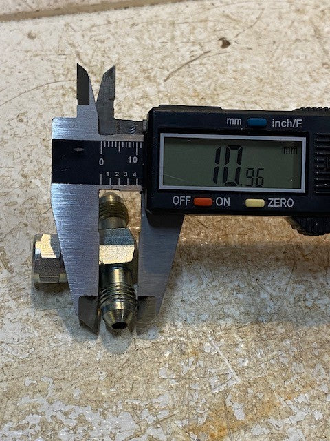 8 Quantity of M-105 Hydraulic JIC Female Swivel Brach Tee Fittings (8 Quantity)