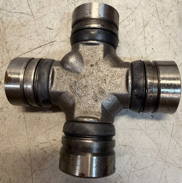 Precision Universal Joint 374 Driveline Steel Automotive Parts Component
