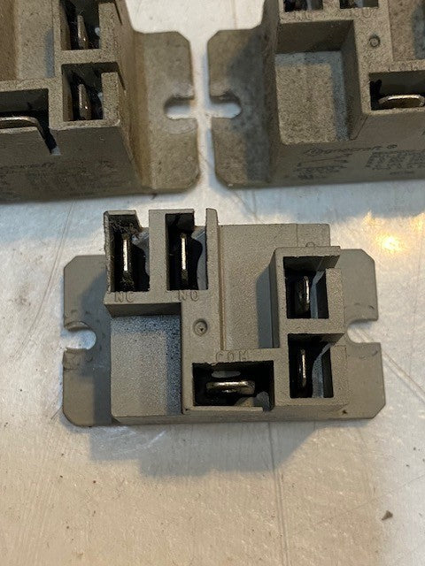 3 Quantity of Magnecraft Struthers-Dunn W9AS5D52-24 Coil 24VDC (3 Quantity)