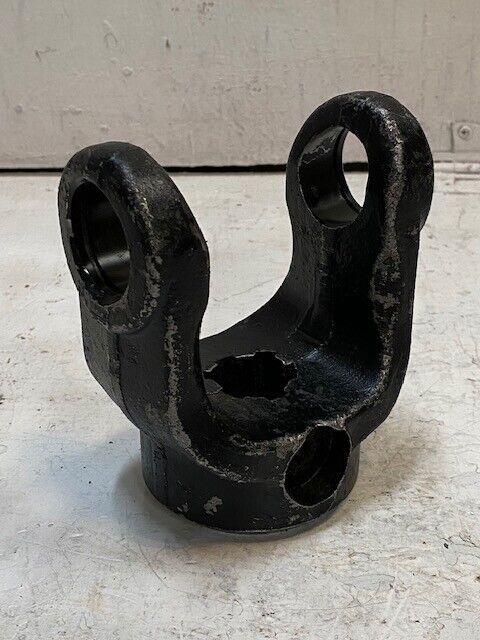 End Yoke 1-3/8" Shaft x 6 Spline Bore 1-1/2" Side Holes