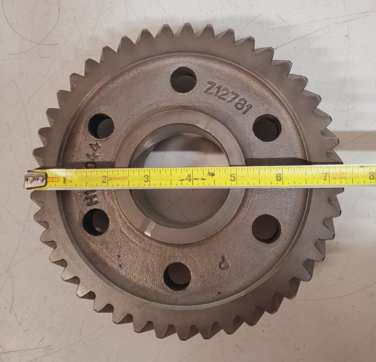 John Deere Transmission Intermediate Shaft Gear H135944 | Z12781