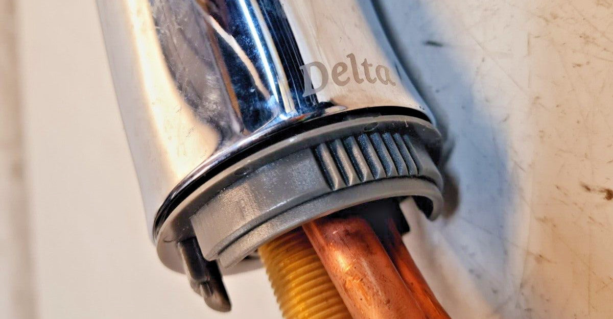 Delta Chrome Kitchen Faucet Single Handle 470-DST