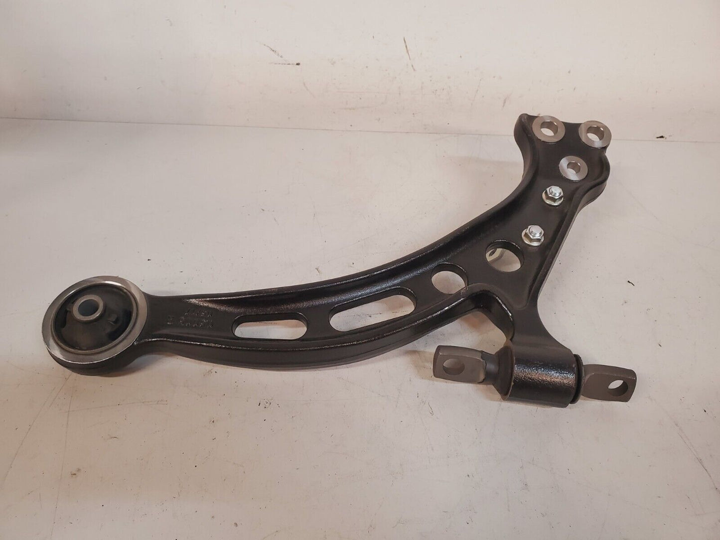 Front Right Lower Control Arm 05005R