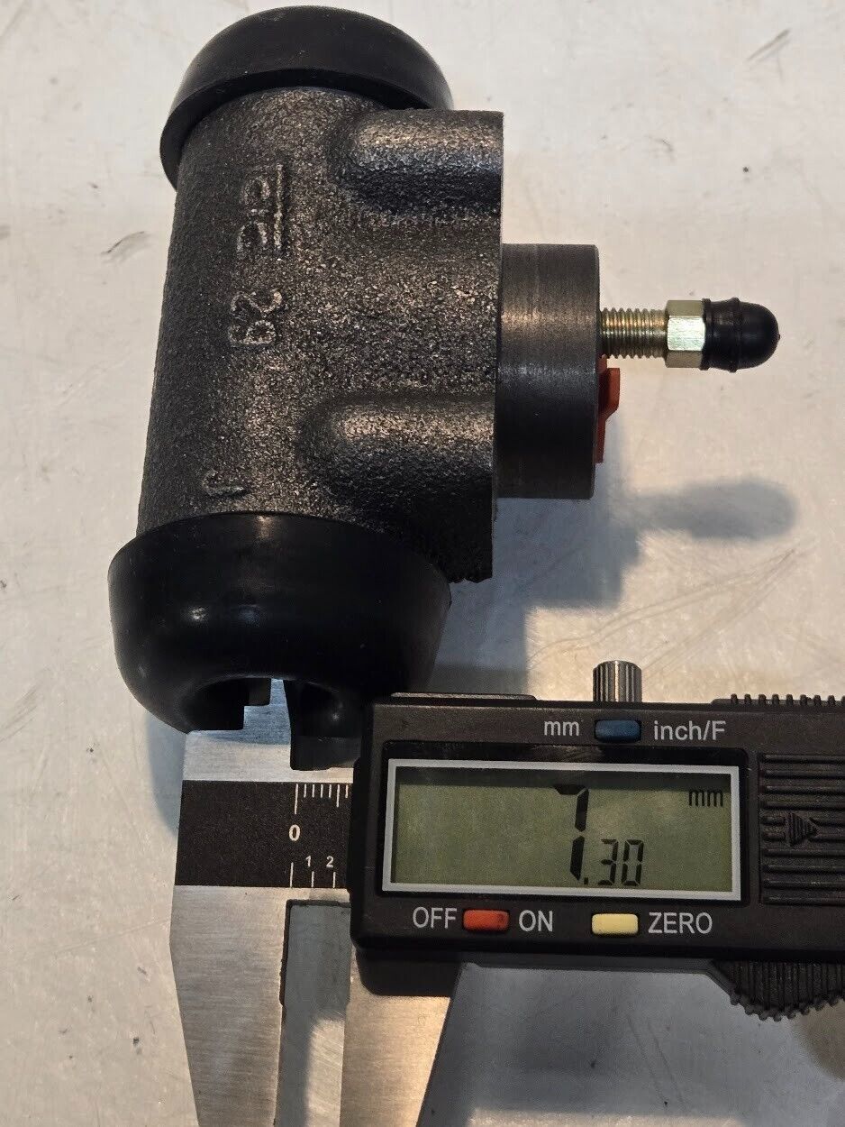 TCIC Brake Cylinder FD20 for Forklift | TCIC 29 J | 3 7/8" Long 1 1/2" Diameter