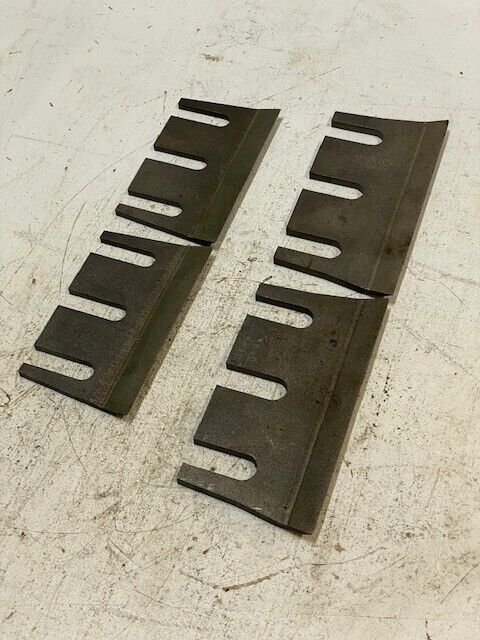 4 Qty of Corn Knives for John Deere (Two 5-7/8" & Two 7-1/8")