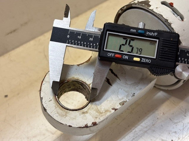 Hydraulic Single-Rod Cylinder 27" Long 3.5" Bore 1.5" Shaft