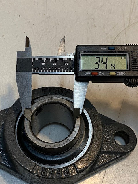 Peer FT207 Bearing Flange Block 2-Bolt | 6-1/4" L 3-1/2" W 35mm Bore UC207-35MM