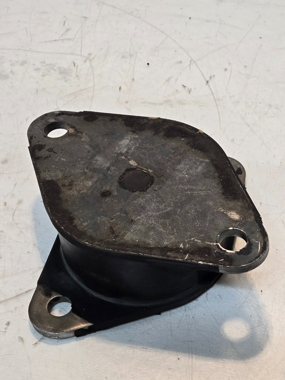 Sandwich Mount Block 250434-1 | 14.25mm Mounting Holes | 7" Wide Flanges