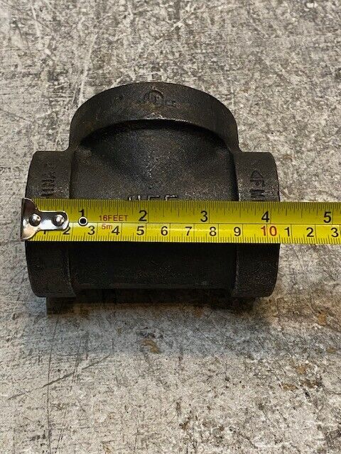 UFF Black Pipe Fitting Reducing Tee Cast Iron 2" x 1-1/2" 300Psi