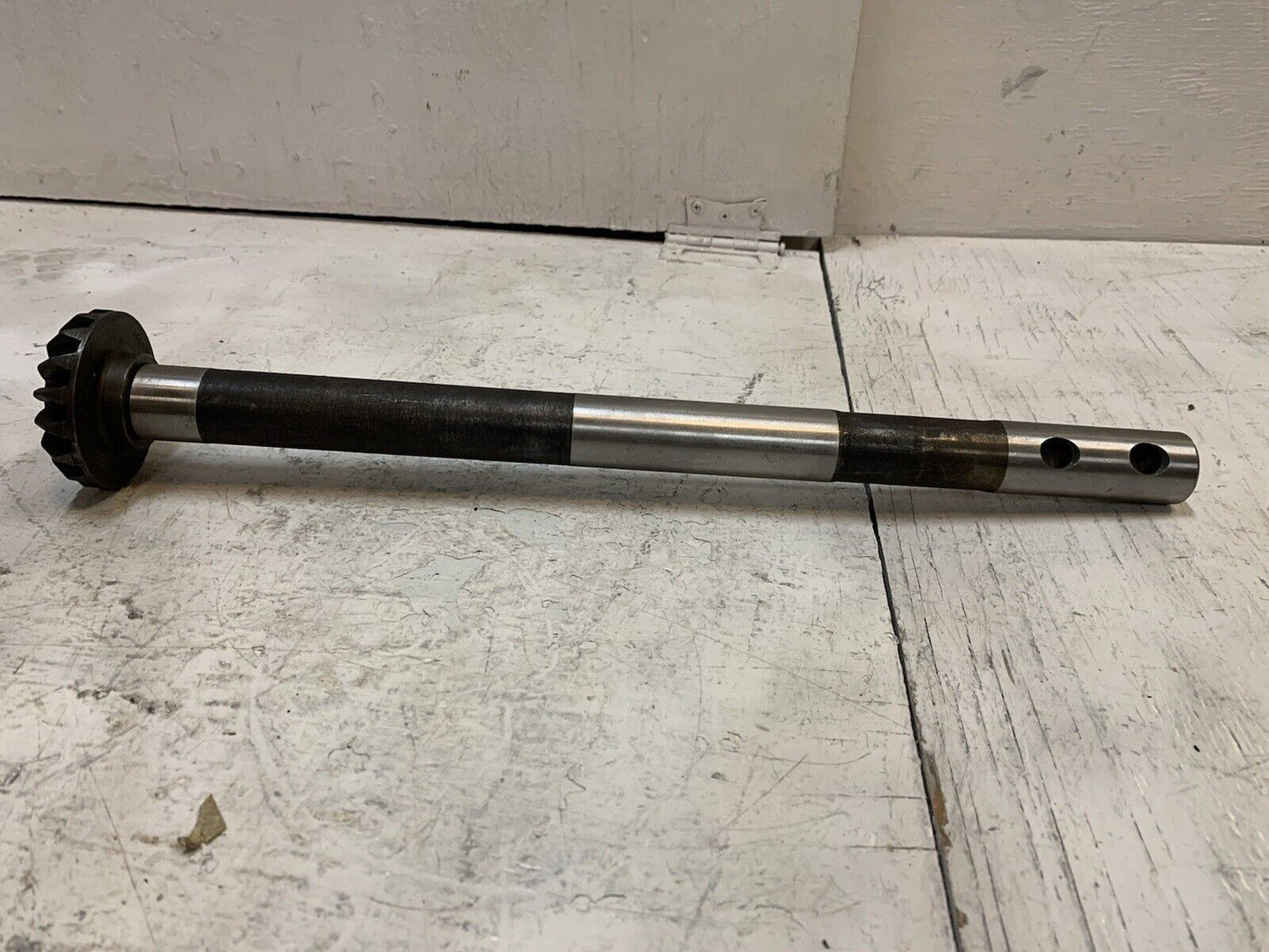 Snapping Roll Shaft for John Deere 17 Teeth | 18-3/4” Long -Measurements In Pics