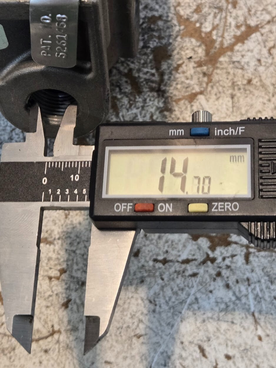 Bendix 109002 R-12P Pilot Relay Valve with 296010 Bracket | 909828