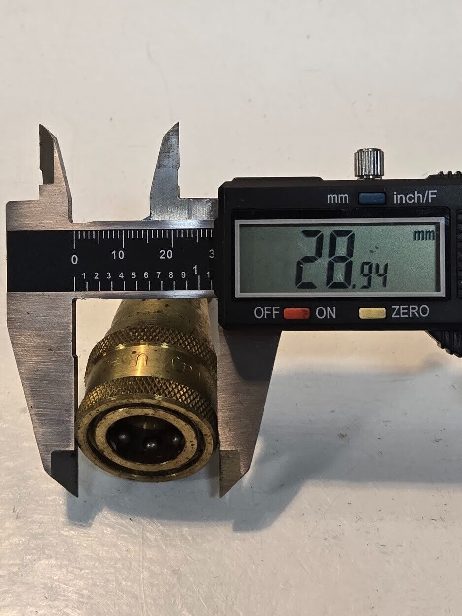 4 Quantity of Safeway BS105-2 3/8" Quick Connect Couplings 1/4" NPT (4 Quantity)