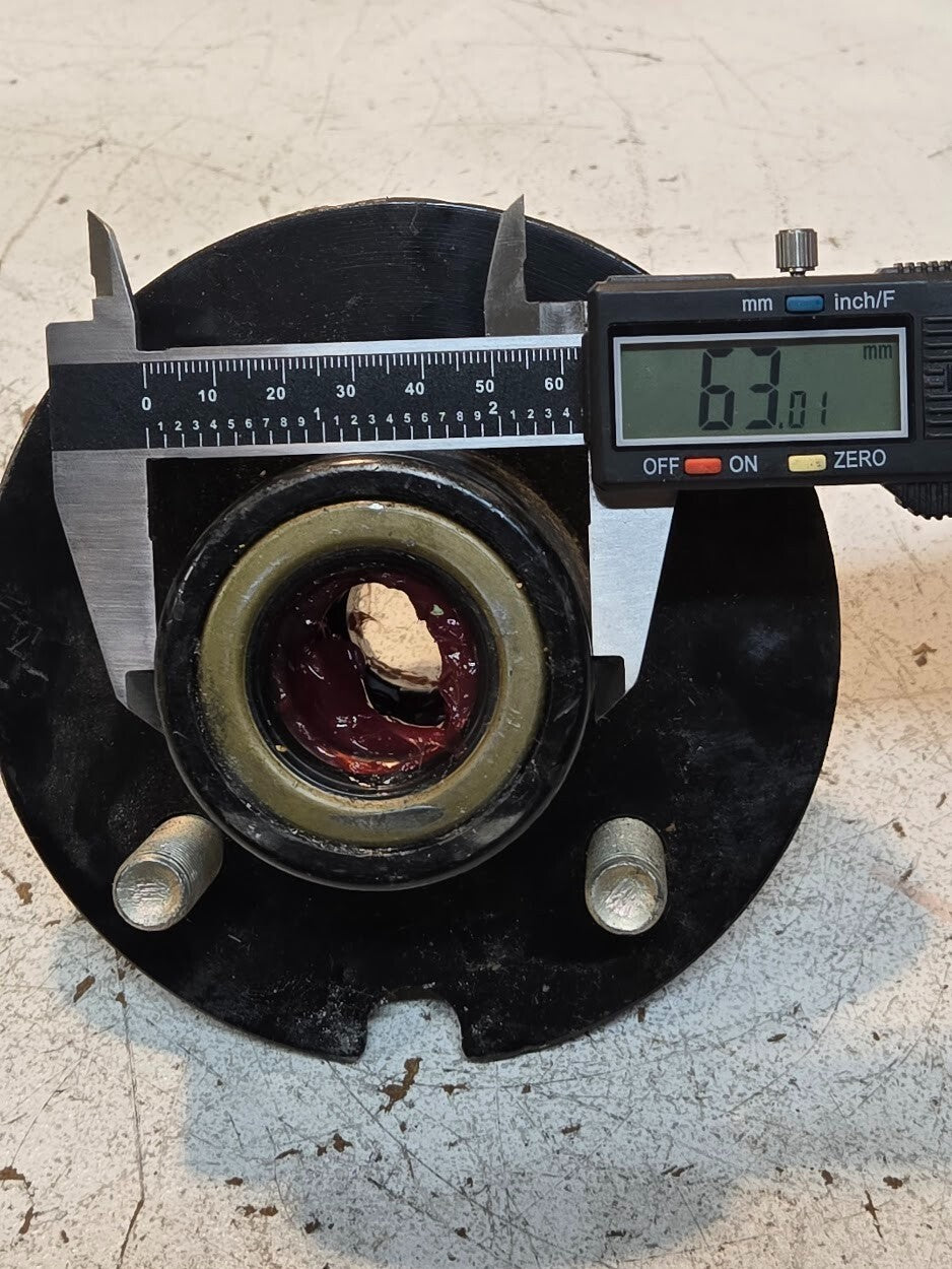 Trailer Hub BT-100 4x4" Bolt Pattern