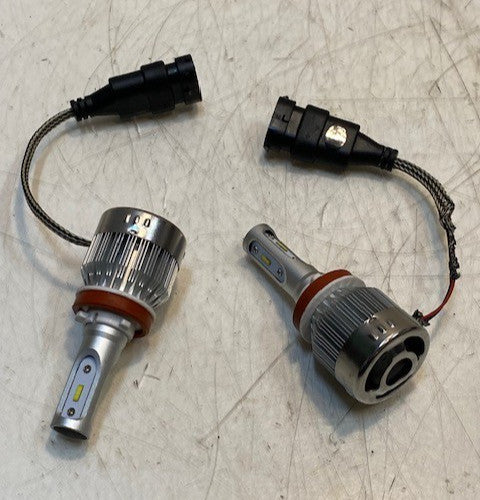 2 Quantity of LED Headlight Bulbs UNV-18-S-11-Cd00285 (2 Quantity)