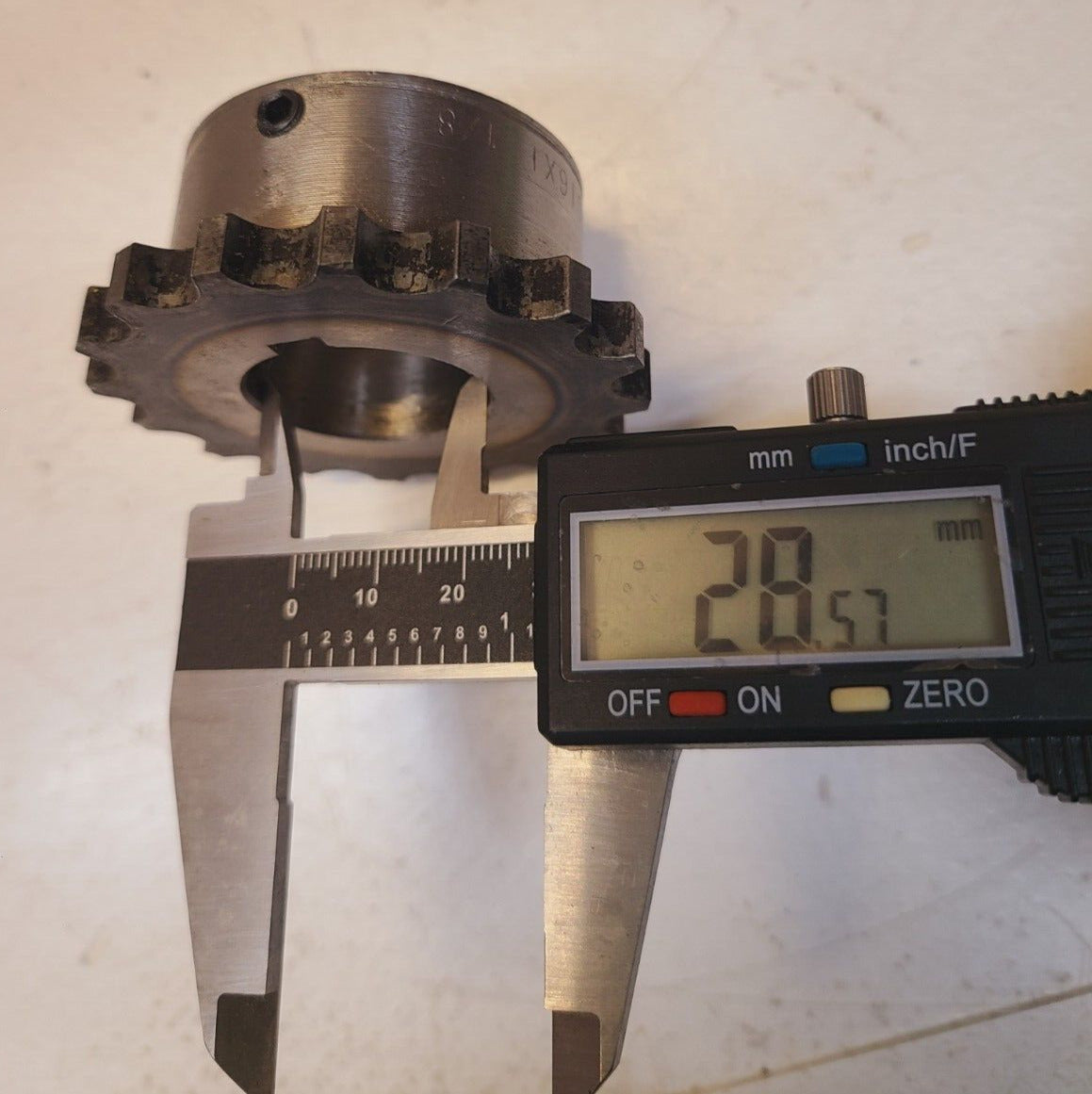 Finished Bore Roller Chain Coupling Hub C4016XI | 1/8