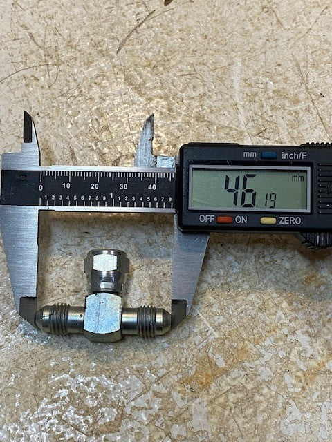 8 Quantity of M-105 Hydraulic JIC Female Swivel Brach Tee Fittings (8 Quantity)