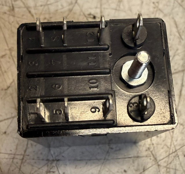 4 Quantity Relay Latch Valve L199742 Hydraulic Control Valve Assembly Equipment