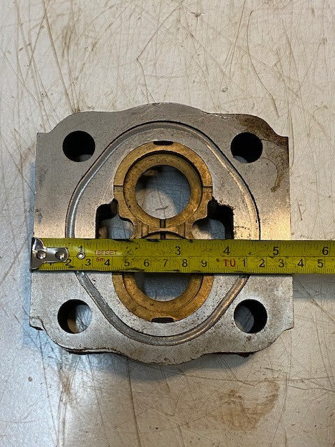 Hydraulic Gear Pump Housing End Cover Component 4-Bolt 5-1/2" x 5-1/4" x 1-3/4"