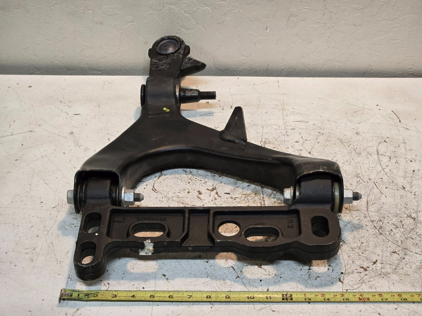 Lower Control Arm 186C3 and Mounting Bracket 15165144 for Chevy Trailblazer