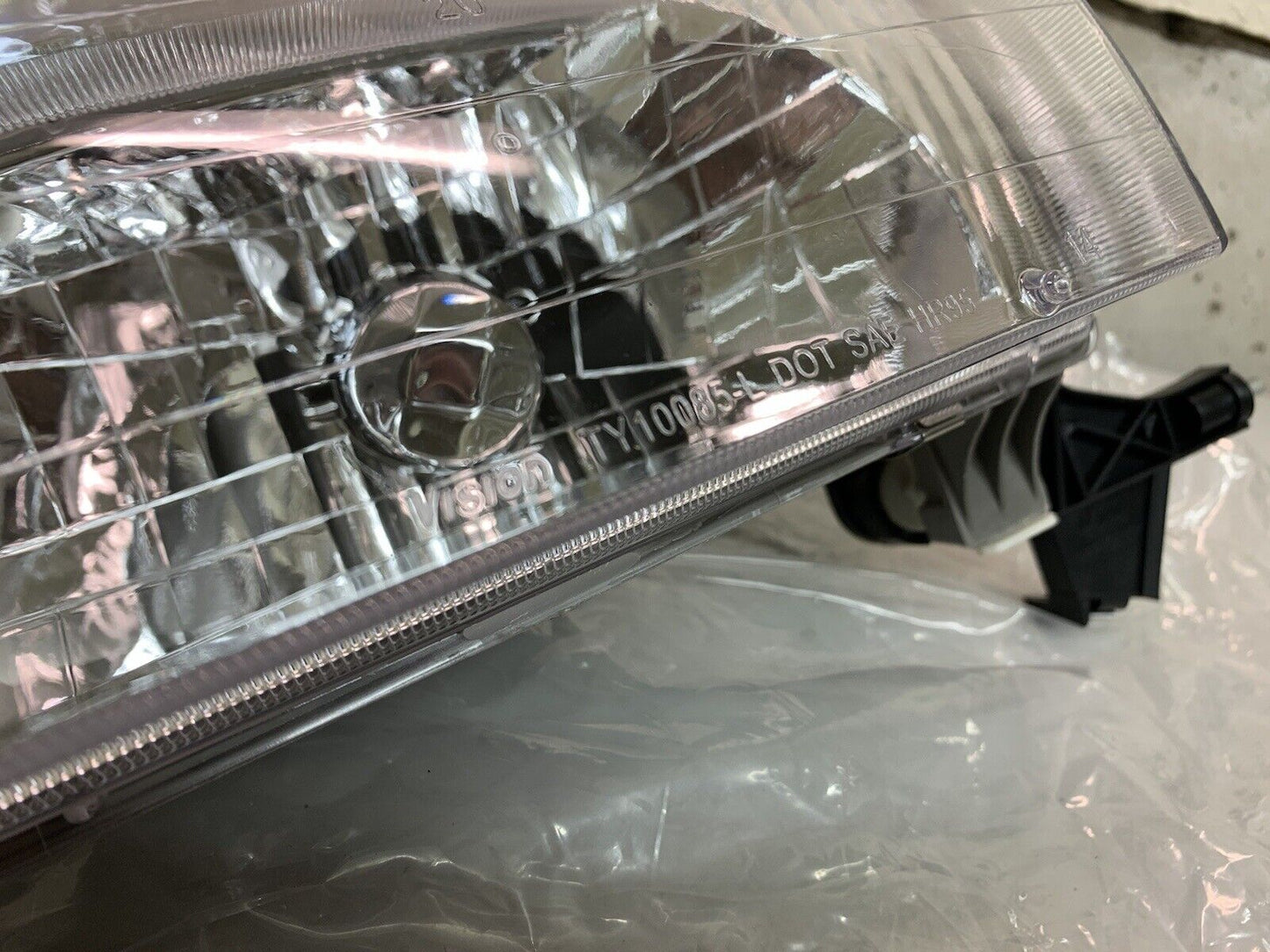 Vision Automotive TY10085-L Toyota Corolla Headlight