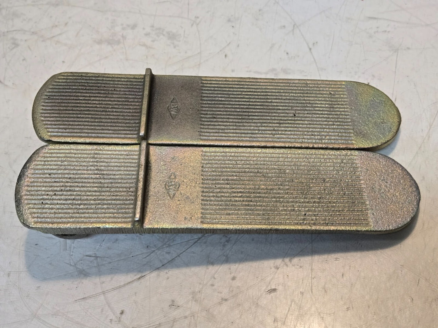 2 Quantity of BW Accelerator Pedals T-232211-D for John Deere (2 Qty)