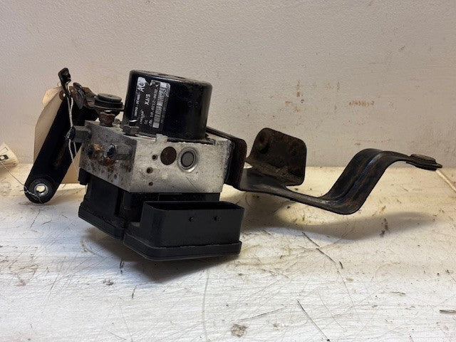 2006 Jaguar ABS Controller with Bracket | 5W93-2C405 | 10.0926-1006.3