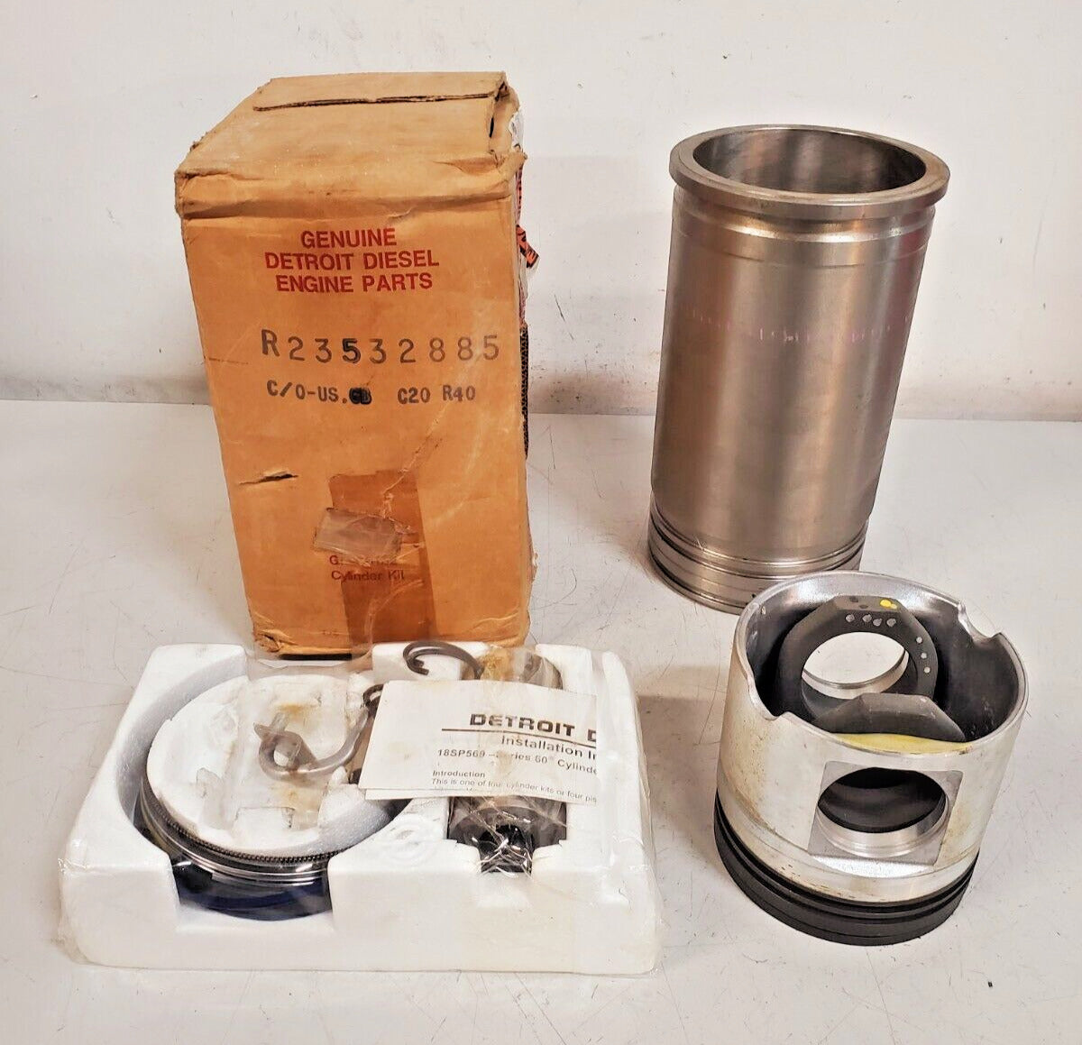 Detroit Diesel Cylinder Kit R23532555 | 23532555 | 23531501 / 23530601/24-00