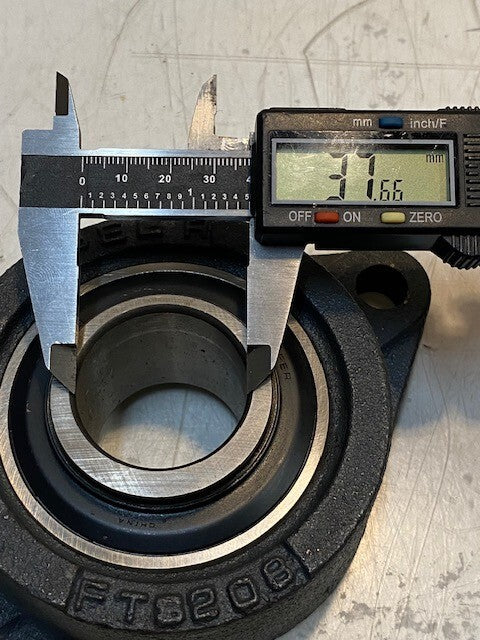Peer 2-Bolt Flange Bearing FTS208 | 38mm Bore HC208-24 Insert Bearing