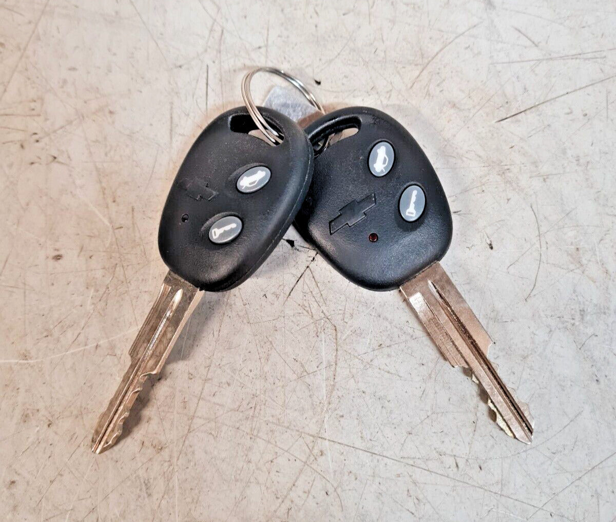 2 Qty. of Chevrolet Original Remote Keys CE0678 | RK950EUT (2 Qty)