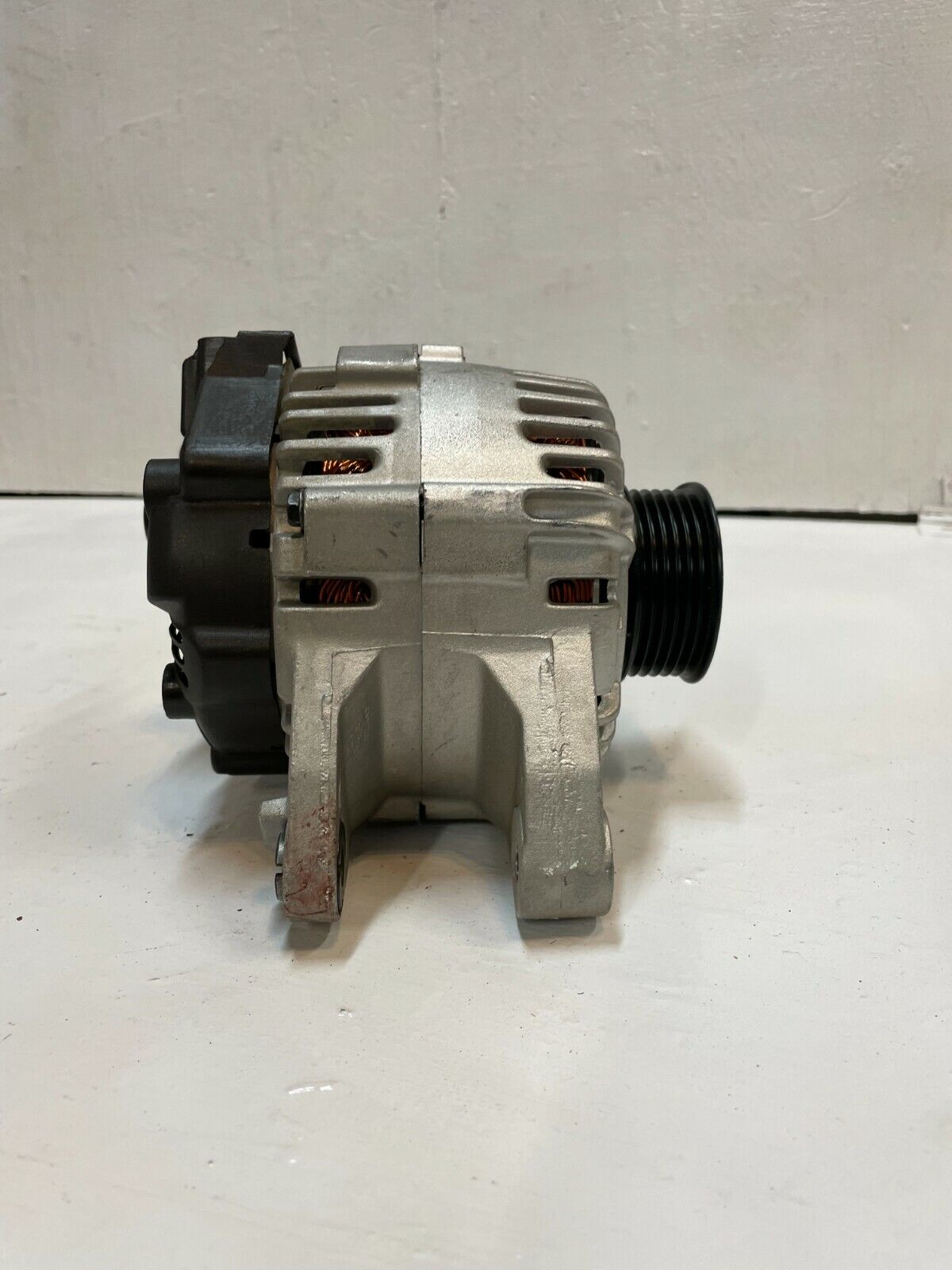 Valeo Remanufactured Alternator A000 2655010 / 37300-37400 Slightly Damaged