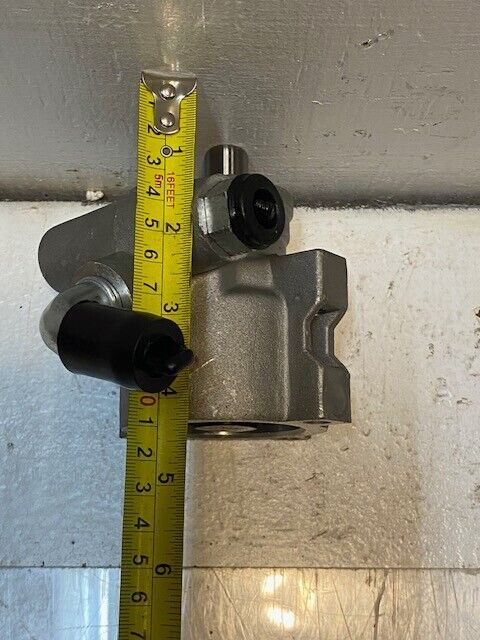 Power Steering Pump 17mm Shaft OD 10mm Shaft ID 5-1/2" H 4-1/4" W 4-1/4" L