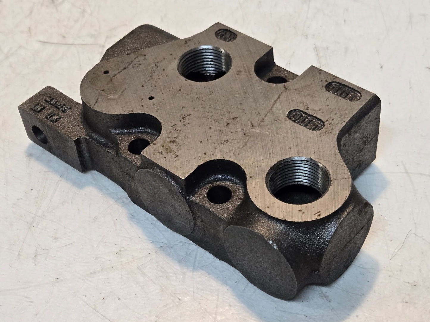 Hydraulic Manifold RSM 4 | 1/2 in FPT Side Inlet | 3/4 in FPT Face Inlet/Outlet