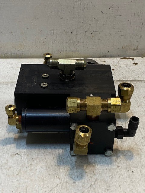 Hydraulic Semi-Trailer Master Valve 8" L x 10" W x 4-1/2" H