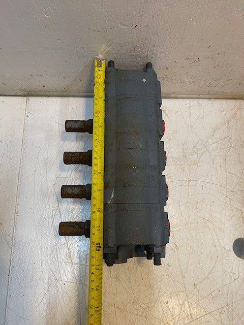 Four-Section Gear Type Hydraulic Flow Divider Combiner 13" Long 7" Wide 5" Tall