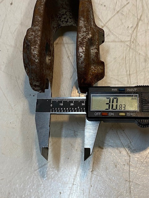 Auger Tooth 10C1 | BP-2 | 5-3/4" Long 3" Wide 25mm Pin Bore