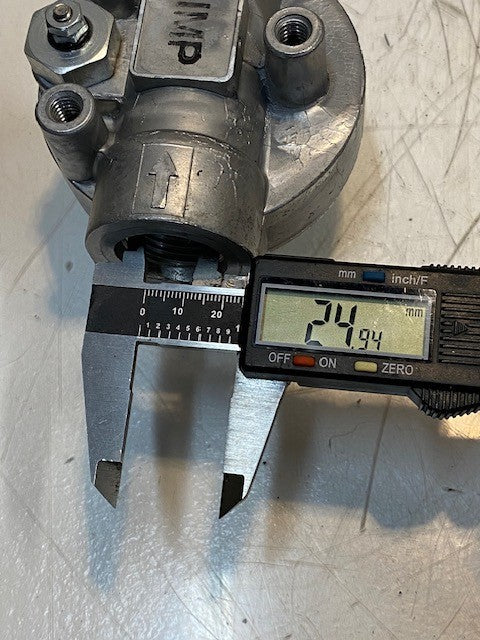 IMP Hydraulic Spin-On Filter Base 25mm Bore 4-1/8" Long 3-1/2" Wide