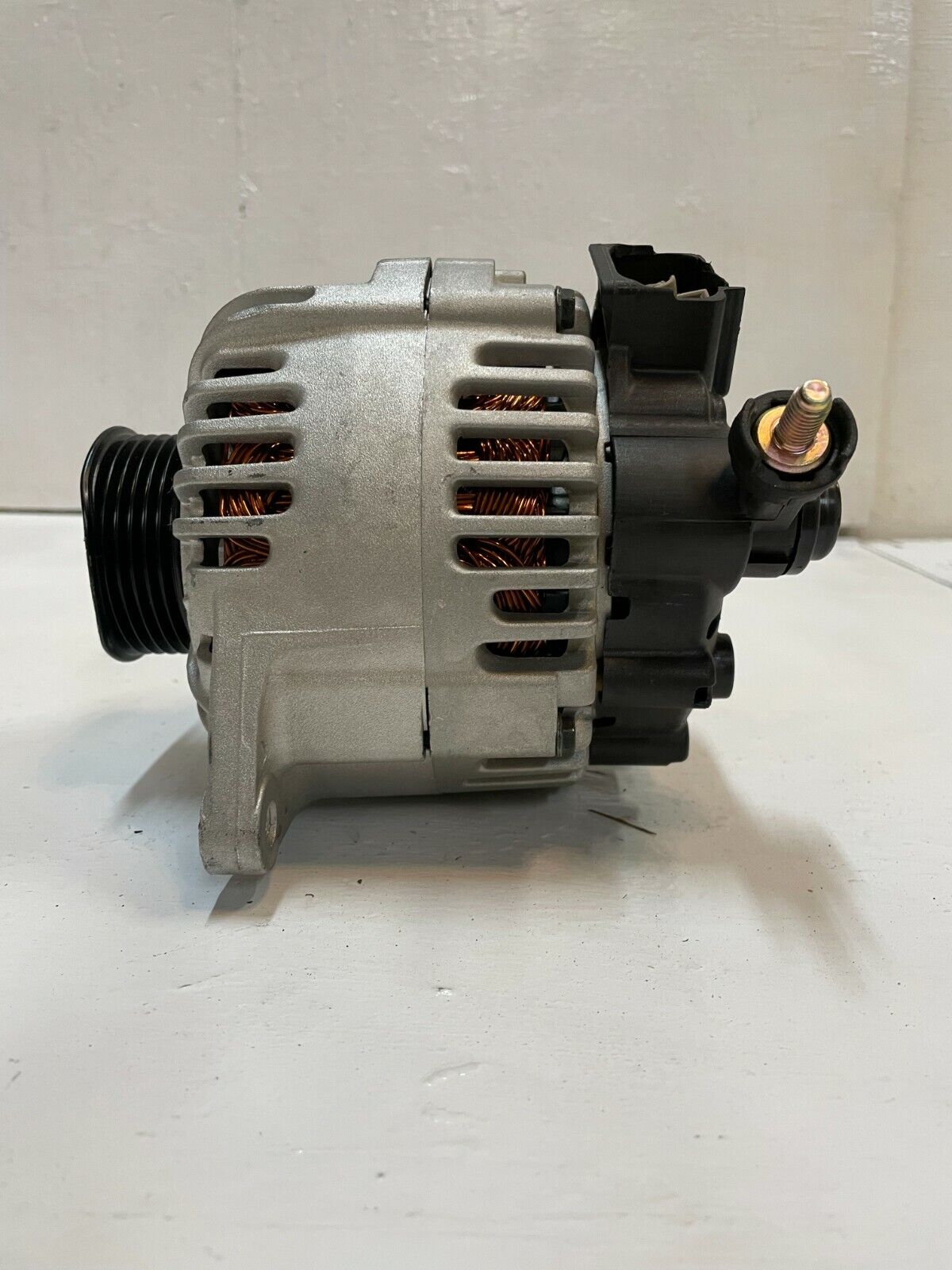 Valeo Remanufactured Alternator A000 2655010 / 37300-37400 Slightly Damaged